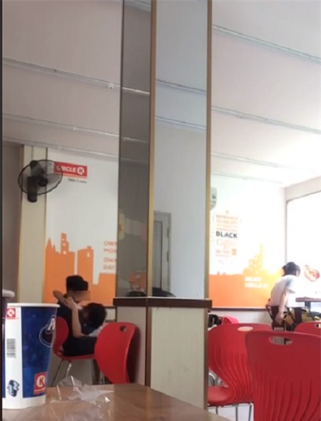 Các cặp đôi ngang nhiên mây mưa ở quán trà sữa, cafe đông người: Phải chăng giới trẻ đang thiếu chỗ yêu? - Ảnh 3.