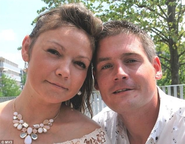 Bị gia đình ngăn cản tái hôn, người phụ nữ vẫn nhất quyết đi theo tình nhân mới và nhận cái kết đau lòng - Ảnh 1.