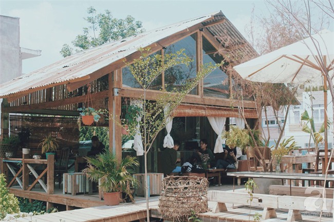 4 quán cafe mới view đẹp, đồ ngon và chụp mãi không hết góc sống ảo ở Đà Lạt - Ảnh 1.