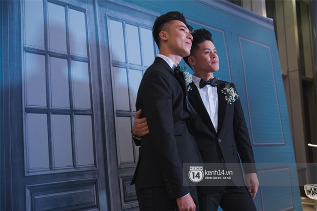 Nước mắt đã rơi trong đám cưới John Huy Trần và bạn trai, nhưng mở ra những ngày tháng hạnh phúc sau 9 năm yêu bền bỉ - Ảnh 7.