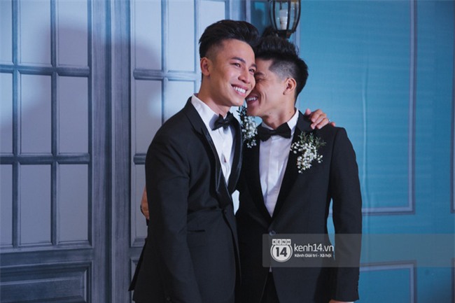 Nước mắt đã rơi trong đám cưới John Huy Trần và bạn trai, nhưng mở ra những ngày tháng hạnh phúc sau 9 năm yêu bền bỉ - Ảnh 8.