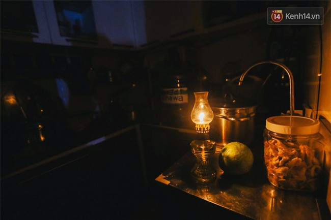 Cuộc sống u tối, lạnh lẽo của những cư dân bám trụ chung cư Carina sau vụ cháy 13 người chết - Ảnh 16.