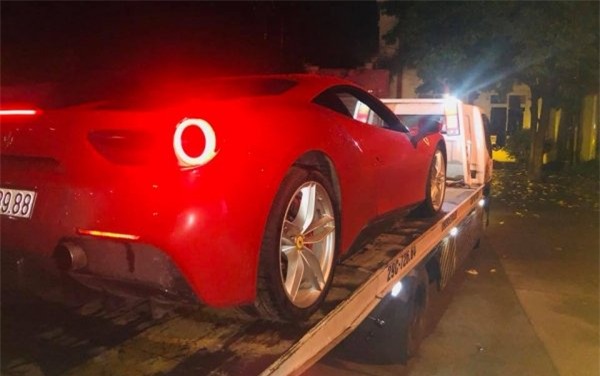 siêu xe của ca sĩ Tuấn Hưng,siêu xe,siêu xe Ferrari 488 GTB,ca sĩ Tuấn Hưng,tai nạn