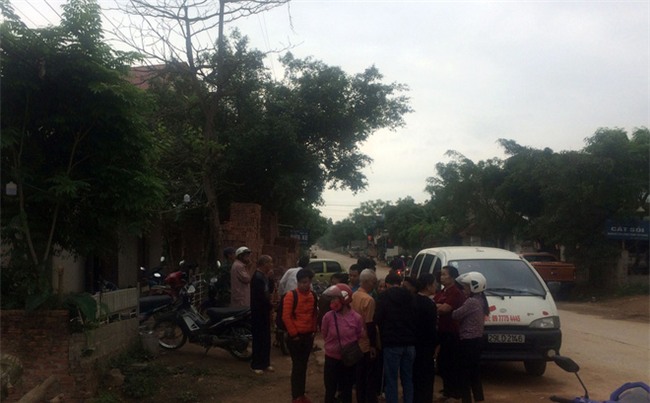 Vụ bé trai 8 tuổi bị kẻ lạ vào nhà đâm tử vong: “Họ ác quá, giết hại đứa trẻ con vô tội”