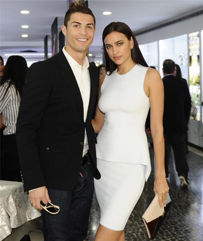 Ronaldo vẫn yêu tha thiết tình cũ Irina Shayk - Ảnh 1.