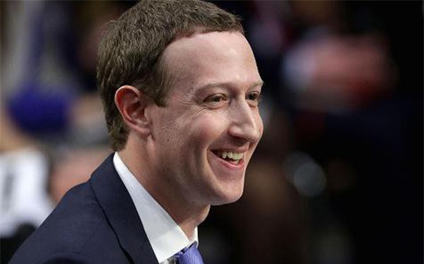 Tiết lộ của Facebook: Lương năm 2017 của Mark Zuckerberg chỉ l&#224; 1 USD nhưng Facebook phải ti&#234;u tốn gần 9 triệu USD cho m&#225;y bay ri&#234;ng c&#249;ng đội ngũ bảo vệ cho anh ta