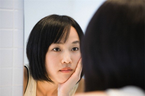 Bất lực nhìn người yêu mang tiền làm việc khác khi tôi đang gặp khó khăn - Ảnh 2.