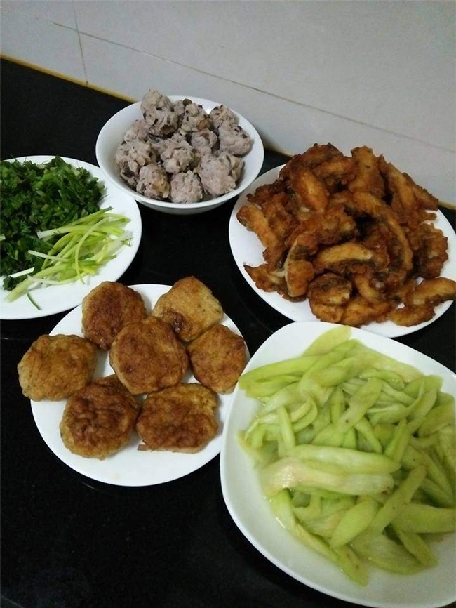 hi huc nau bun ca, 9x bi chong che "nhu cho lon an" khien chi em ran ran benh vuc - 2