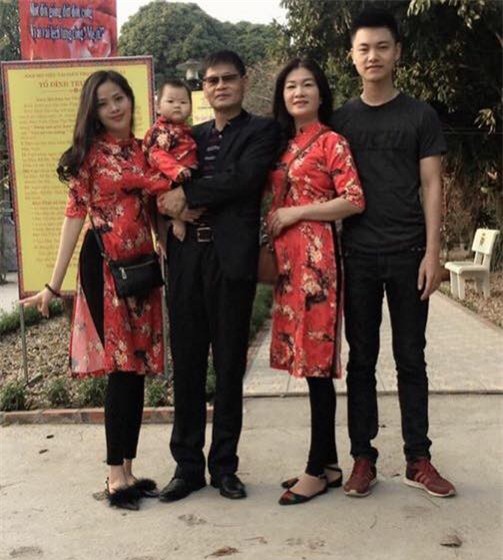 Vợ hốt hoảng thấy ảnh chồng chụp với phụ nữ khác, biết danh tính rồi còn giật mình hơn - Ảnh 4.