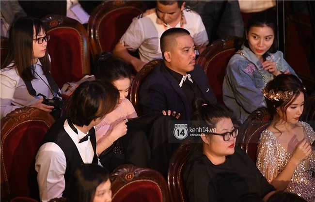 Clip: Nhan Phúc Vinh cởi áo khoác cho Nhã Phương khi ngồi cạnh, cùng nhau đi ăn đến gần 2 giờ sáng - Ảnh 6.