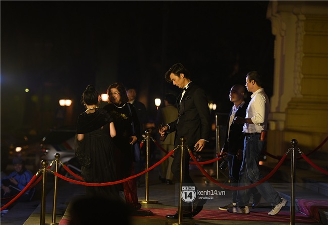 Clip: Nhan Phúc Vinh cởi áo khoác cho Nhã Phương khi ngồi cạnh, cùng nhau đi ăn đến gần 2 giờ sáng - Ảnh 8.