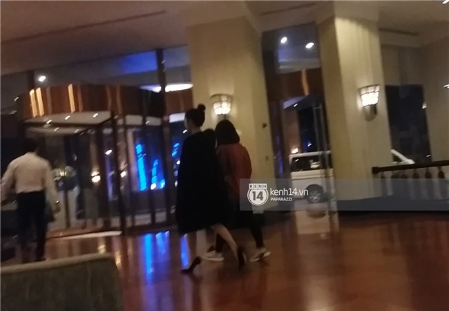 Clip: Nhan Phúc Vinh cởi áo khoác cho Nhã Phương khi ngồi cạnh, cùng nhau đi ăn đến gần 2 giờ sáng - Ảnh 9.