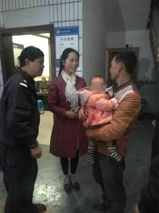 nua dem di ve sinh phat hien con bi bat coc, danh tinh thu pham khien ai cung ngo ngang - 2