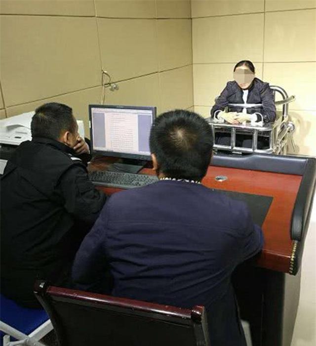 nua dem di ve sinh phat hien con bi bat coc, danh tinh thu pham khien ai cung ngo ngang - 3