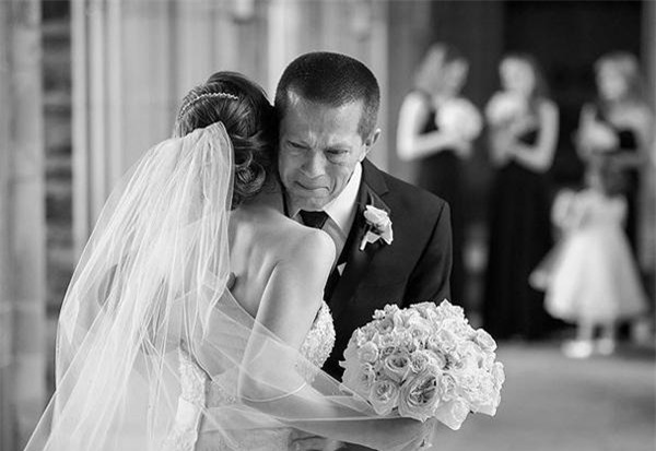 nghen long tam su con gai cai loi bo me lay chong xa: “mai con ve, bo don con nhe” - 2