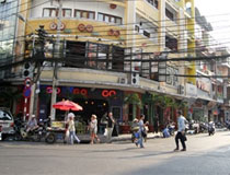 Ham vào khách sạn phục vụ quý bà, nhiều thanh niên dính bẫy lừa-2