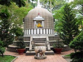 Loạt sắc thái đáng yêu hết nấc của các chú tiểu trong ngày xuống tóc đón lễ Phật Đản ở Hàn Quốc-17