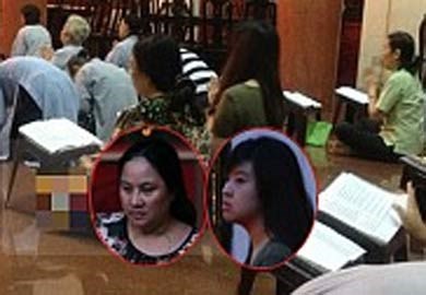 Mẹ, em gái lên chùa tụng kinh 49 ngày mất Wanbi Tuấn Anh