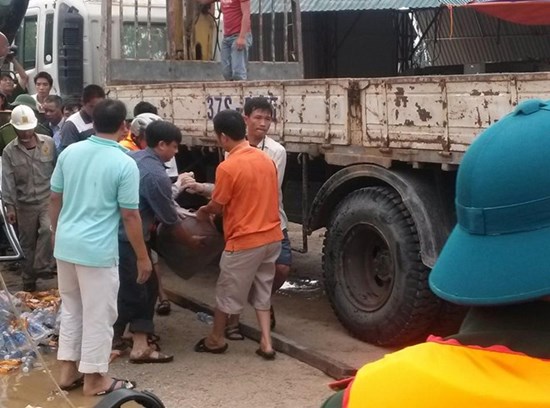 Phong tỏa quốc lộ 1A trục vớt thi thể Phó GĐ sở