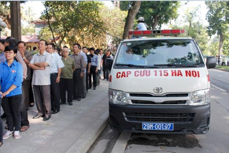 Cử đội cấp cứu túc trực để hỗ trợ người dân tới tiễn biệt Đại tướng
