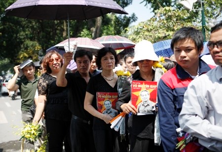 Tối nay, nhà Đại tướng ngừng đón người vào viếng