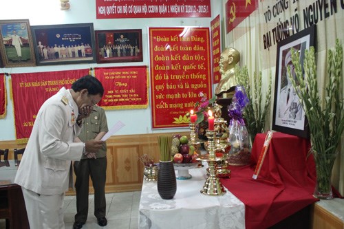 Người Sài Gòn lặng lẽ rơi nước mắt trước di ảnh Đại tướng