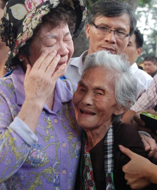 Cụ 110 tuổi vào viếng Đại tướng khiến nhiều người rơi lệ