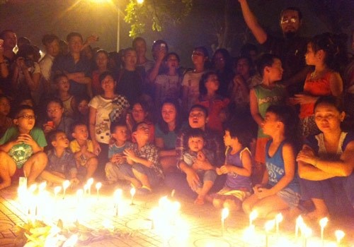 Thắp 103 ngọn nến sau khi nhà Đại tướng đóng cửa