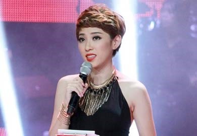 MC The Voice lãnh đá vì 'xin tràng pháo tay' nạn nhân bão