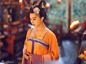 Phạm Băng Băng chèn ép vòng 1 trong hình tượng Võ Tắc Thiên
