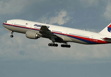 Máy bay Malaysia bị nghi phát nổ trên không