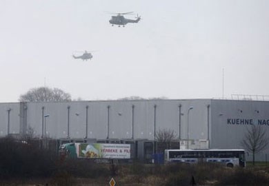 TRỰC TIẾP: 2 nghi phạm vụ Charlie Hebdo đang bắt con tin ở Đông Bắc Paris