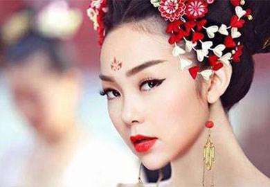 Khen chê quanh các Võ Tắc Thiên phiên bản Việt