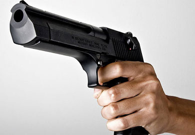 Đang hoàn tất thủ tục ly hôn, chồng phục kích rồi bắn vợ ở sân bay và cái kết ngoài dự tính-5