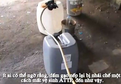 Khởi tố đối tượng sản xuất giấm ăn giả với số lượng lớn tại Ninh Bình插图3