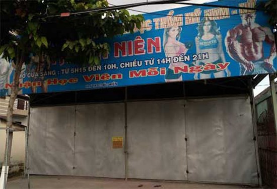 Khoảnh khắc người phụ nữ bị tạ đè chết trong phòng tập-1