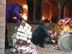 Phật Thánh thiếu gì vàng bạc, người dân cứ cúng làm gì?