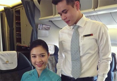 Tâm sự của một tiếp viên Vietnam Airlines về đồng phục mới gây tranh cãi