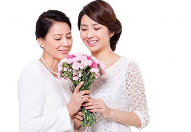 Ngày 8/3, nhớ tặng hoa mẹ chồng…