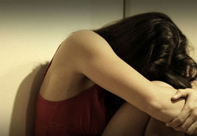 Bàng hoàng ngay đêm tân hôn với thói bạo dâm của chồng, dù khi yêu chỉ nhẹ nhàng hôn má-3