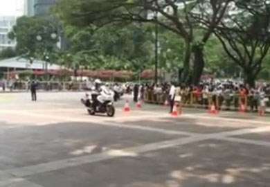 Clip: Xe chở linh cữu ông Lý Quang Diệu về dinh Istana