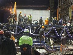 Sập giàn giáo Formosa: Đang giải cứu 2 công nhân dưới đống săt