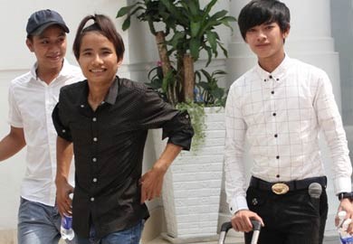 ‘Chàng bán kẹo kéo’ có giúp Vietnam Idol được…phát sóng
