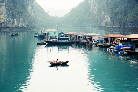 Hạ Long là một trong những điểm đến hấp dẫn hàng đầu ở miền Bắc Việt Nam. (Ảnh: Andrea Schaffer/Flickr)