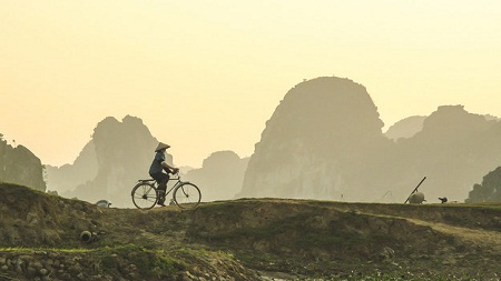 … Và cũng có thể tận hưởng cuộc sống thanh bình, chậm rãi ở những miền quê. (Ảnh: Michaël Garrigues/Flickr. Ninh Bình)