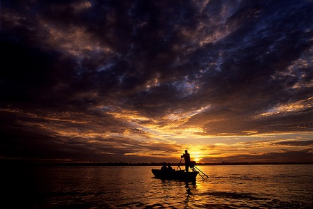 Này là cảnh mặt trời mọc… (Ảnh: Chris Guy/Flickr. Châu thổ sông Mekong)