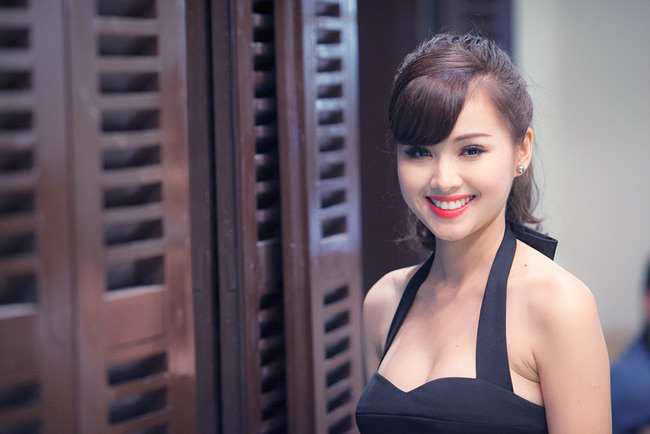 Những trang phục đời thường của cô cũng luôn tạo thành mốt trong giới trẻ. Tuy nhiên, so với các hot girl khác, Tâm Tít cũng là một "nấm lùn" với chiều cao 1m60
