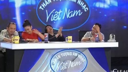 Vietnam Idol 2015 tập 3: Thanh Bùi cười ngất ngưởng vì thí sinh