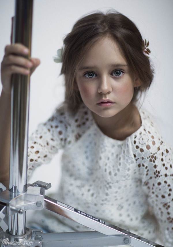 Sonya thường xuyên xuất hiện trên các sàn diễn thời trang dành cho trẻ em, góp mặt trong các chiến dịch quảng cáo, bộ sưu tập của các nhà thiết kế