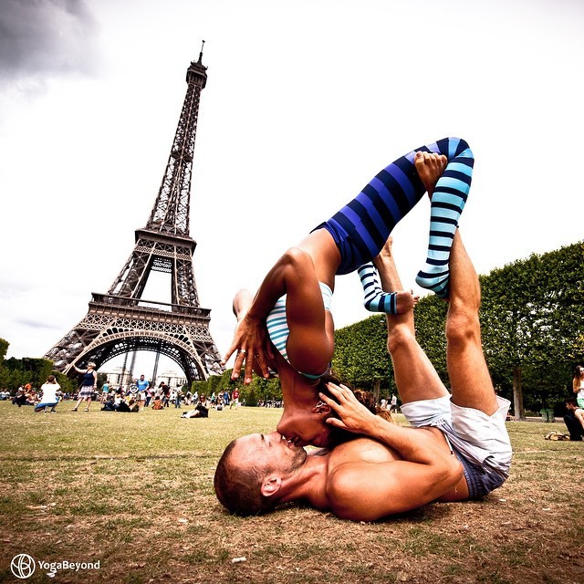 Bức hình được chụp tại tháp Eiffel (Pháp).